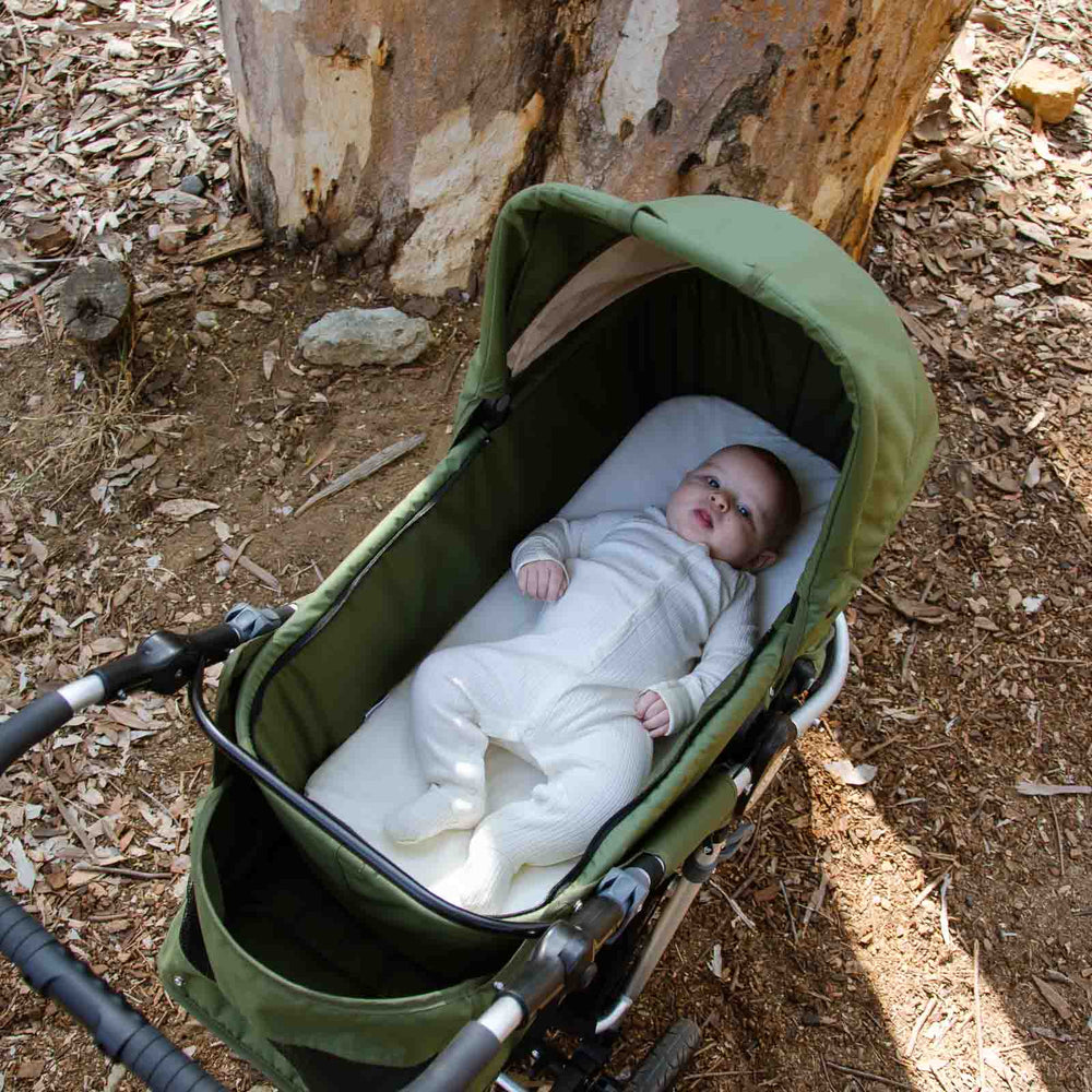 
                        
                          Organic Cotton Bassinet Sheet on Bumbleride Indie All Terrain in Camp Green - Canada
                        
                      